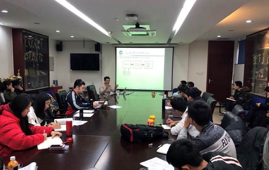 说明: 图片包含 室内, 天花板, 人员, 墙壁描述已自动生成 说明: 图片包含 室内, 天花板, 人员, 墙壁描述已自动生成